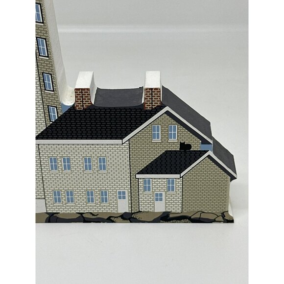 CAT’S MEOW Village New London Harbor Light Colonial Lighthouse 7" Wooden Decor - Picture 2 of 7